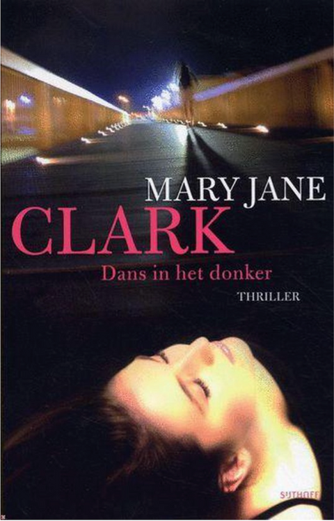 Dans In Het Donker – boekcover – M. J. Clark – ISBN 9789024554331 – paperback – als nieuw