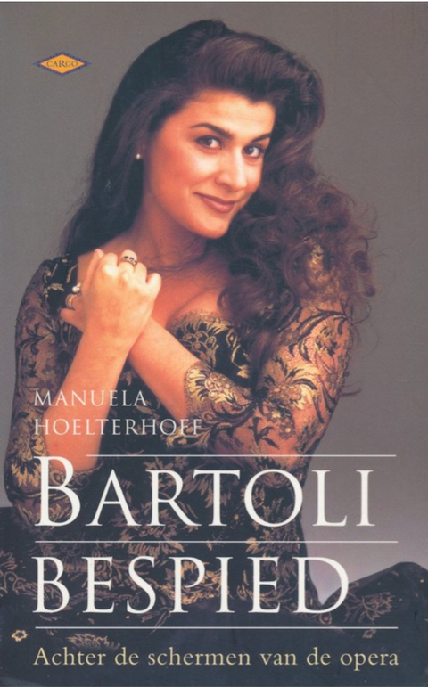 Bartoli bespied – boekcover – Manuela Hoelterhoff – ISBN 9789023453642 – paperback – als nieuw