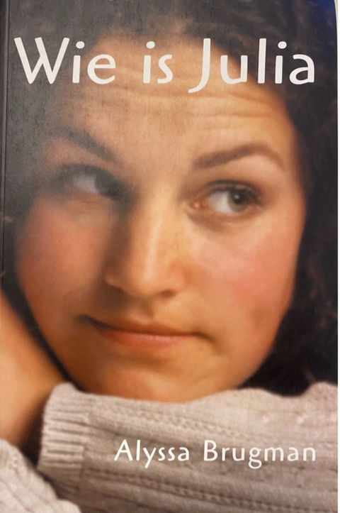 Wie Is Julia – boekcover – Alyssa Brugman – ISBN 9789025735289 – paperback – als nieuw