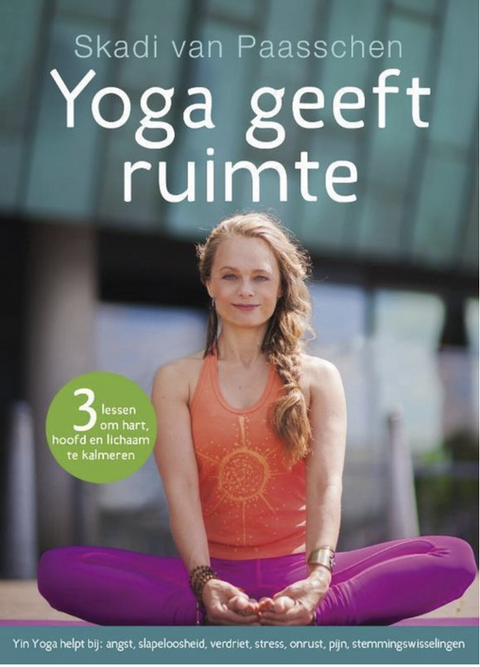 Yoga geeft ruimte – boekcover – Skadi van Paasschen – ISBN 9789022598450 – paperback – als nieuw