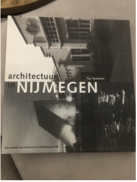 Tweedehands boek: Architectuur-in-Nijmegen:-een-overzicht-van-architectuur-en-stedebouw-vanaf-1900
 door Tĳs Tummers - als nieuw paperback