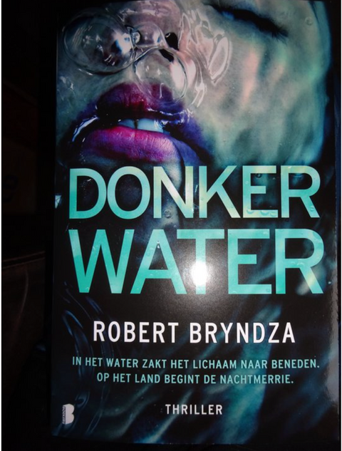 Donker Water – boekcover – Robert Bryndza – ISBN 9789049204099 – paperback – als nieuw