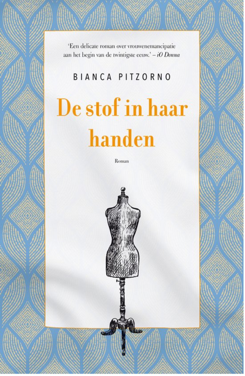 De stof in haar handen