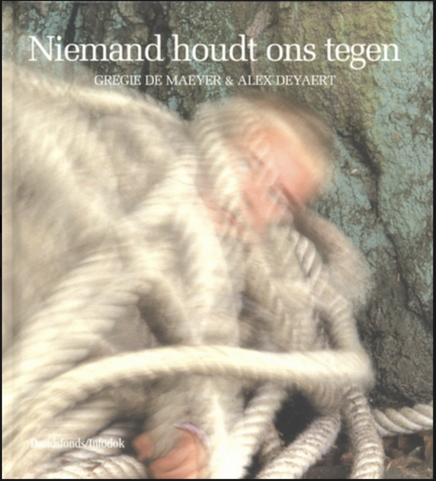 Niemand houdt ons tegen – boekcover – Gregie de Maeyer – ISBN 9789065657626 – hardcover – als nieuw