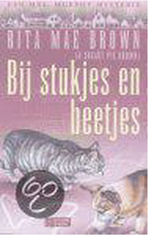 Bij stukjes en beetjes: Een Mrs. Murphy Mysterie – boekcover – Rita Mae Brown – ISBN 9789058601032 – Paperback – als nieuw