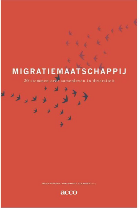 Migratiemaatschappij: 20 stemmen over samenleven in diversiteit – boekcover – Milica Petrovic – ISBN 9789033495571 – paperback – als nieuw